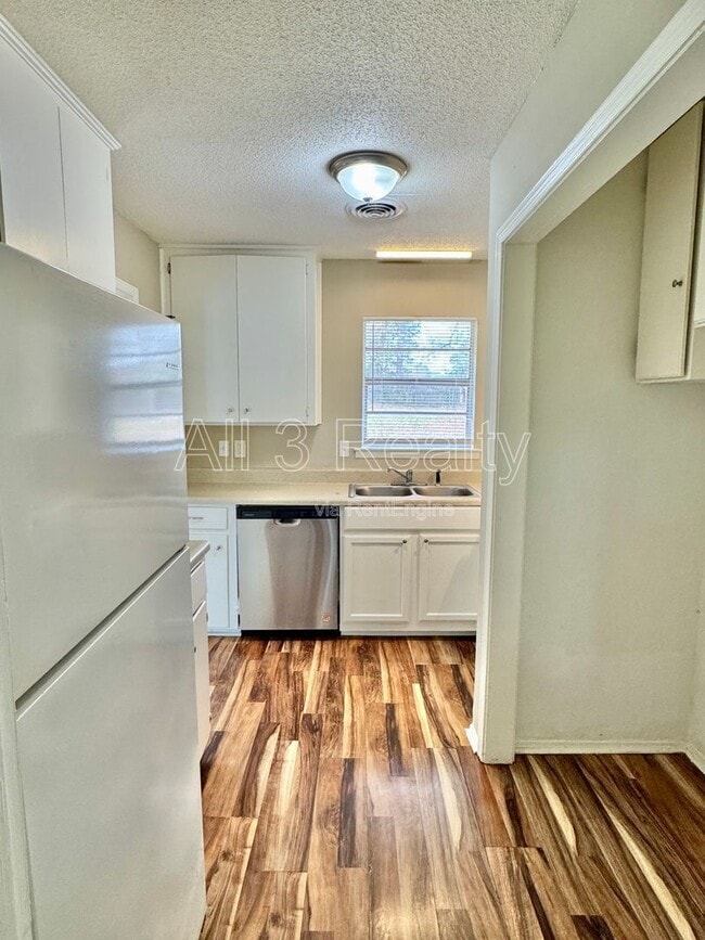 Building Photo - 523 Placid Dr