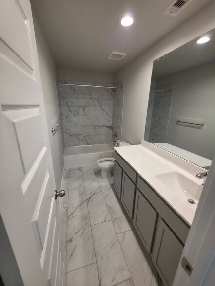 Building Photo - 2626 Finley