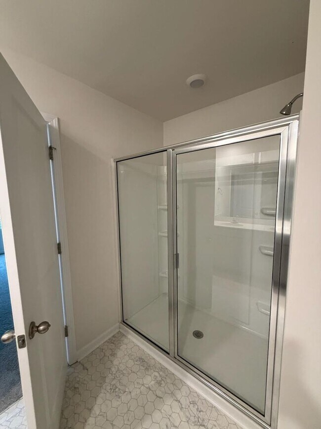 Building Photo - Brand new 3 bedroom townhome available for immediate move in!