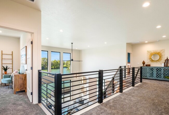 Building Photo - Stunning Large Custom Built Home On the Lake!