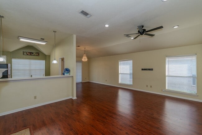 Building Photo - 2330 Sunflower Ln