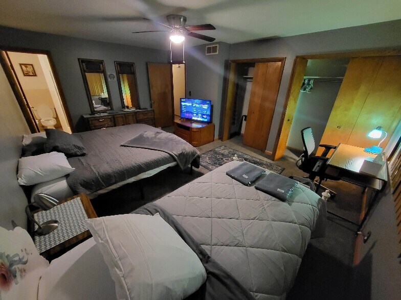 Building Photo - 1645 Tanglewood Dr