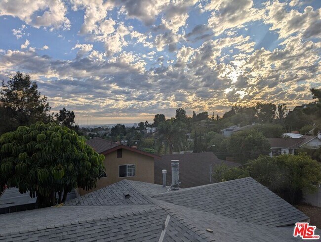 Building Photo - 2160 Lake Shore Ave