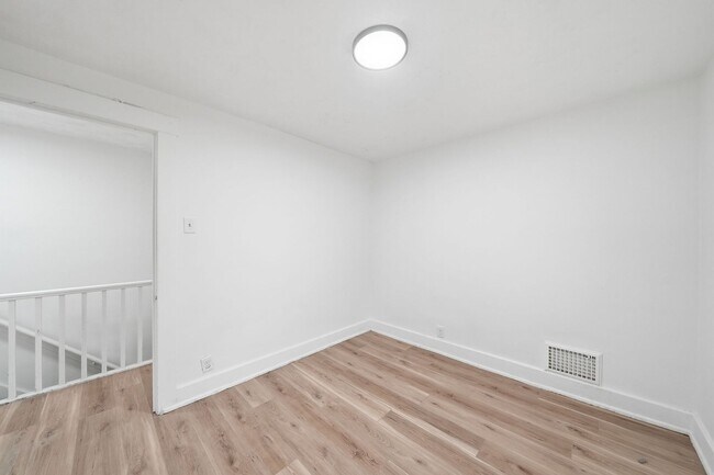 Building Photo - 1211 Emily St
