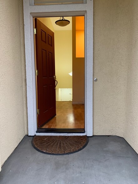 Entrance - 3693 Dickenson Cmn