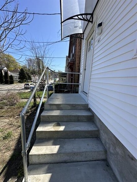 Building Photo - 463 E Main St