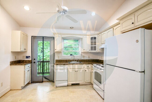 Building Photo - 104 Loveland Vis