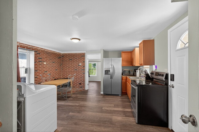 Building Photo - 2401 Aspen Way