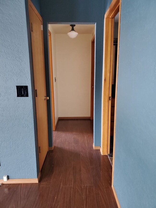 Building Photo - 3 Bedroom Home with Large Shop and Additional 2 Car Garage