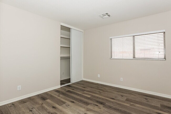 Building Photo - 11462 E Quarry Ave