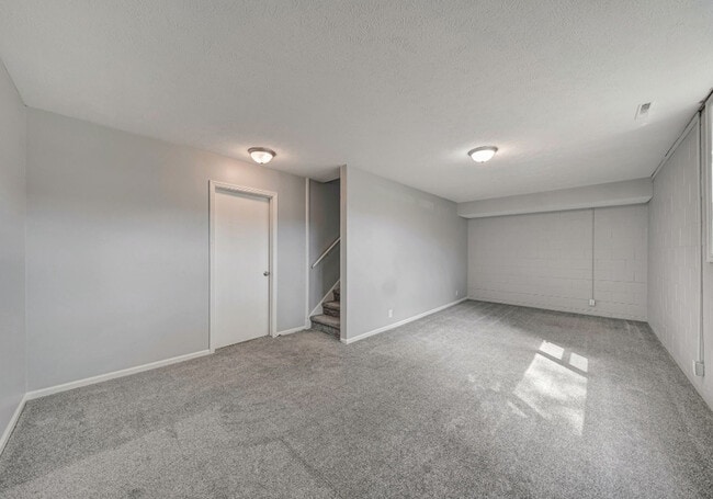 Building Photo - 5563 Canterbury Ln