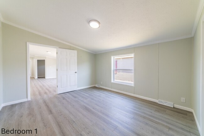 Building Photo - 287 Park Ln