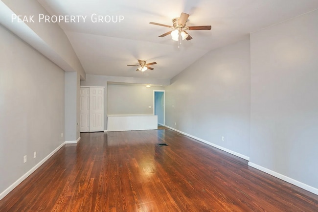 Building Photo - 2323 Flora St