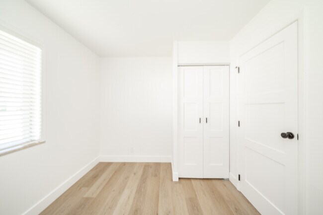 Building Photo - 356 Westlea Dr