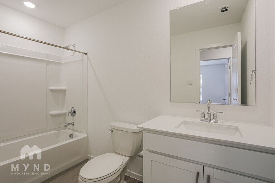 Building Photo - 2736 Ctr Crk Ln