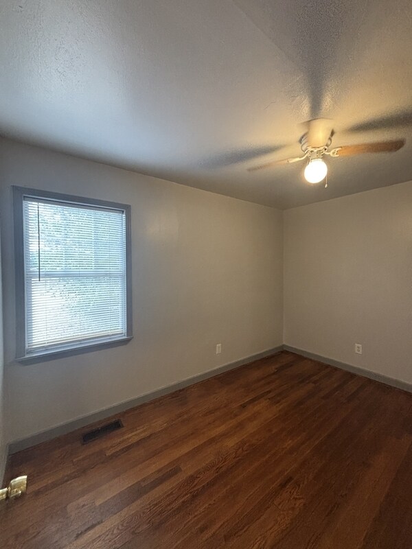 Building Photo - 310 Monroney Dr