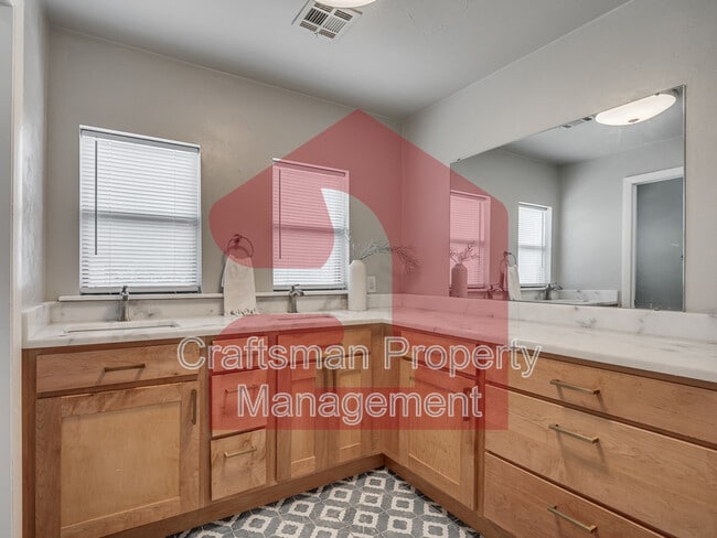 Building Photo - 1501 Gladstone Terrace