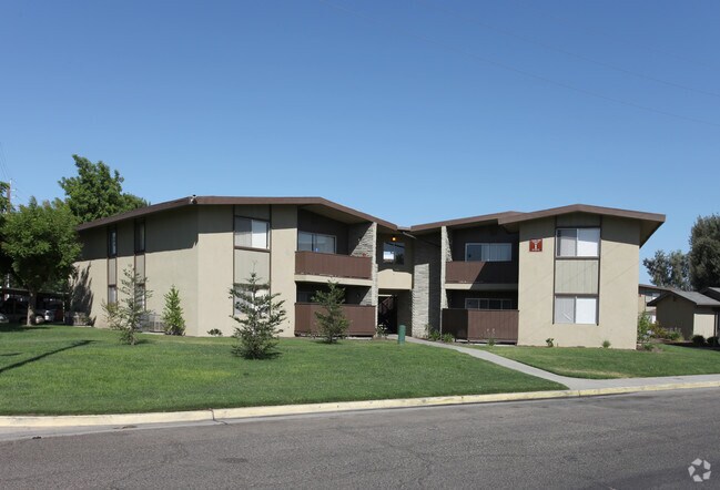 Primary Photo - Country Club Apartments