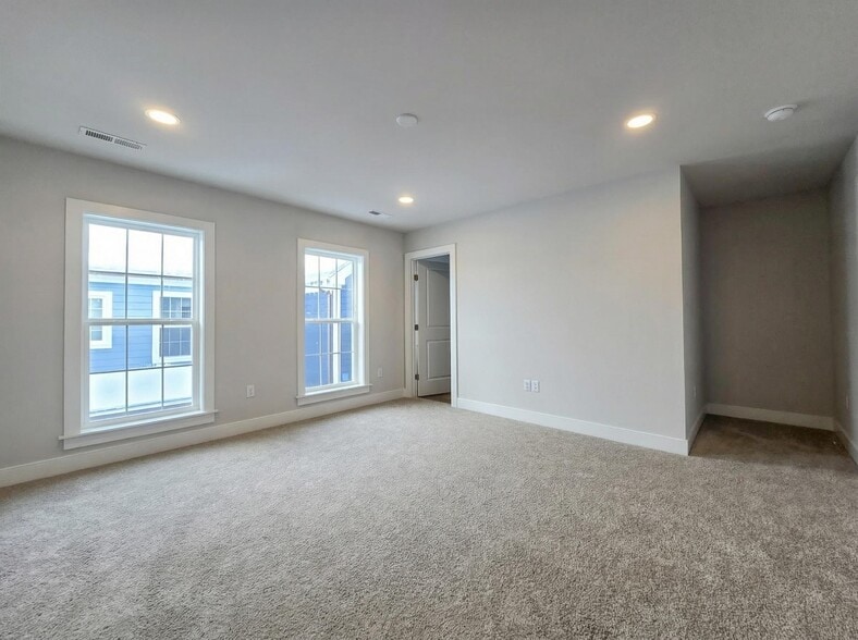 Building Photo - 305 Frederick Way