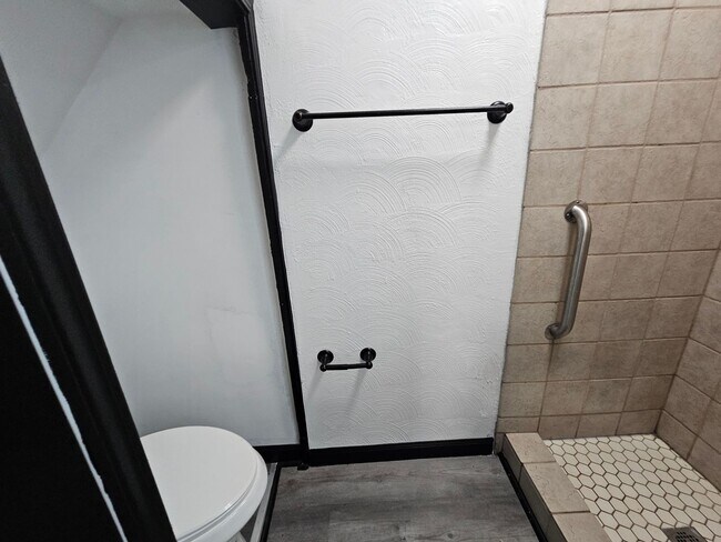 Building Photo - Fully Updated 4-bedroom 2 bath house for rent!