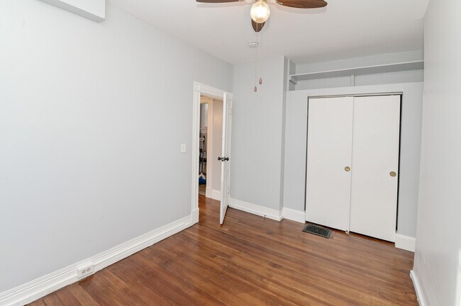 Building Photo - 723 Columbia St