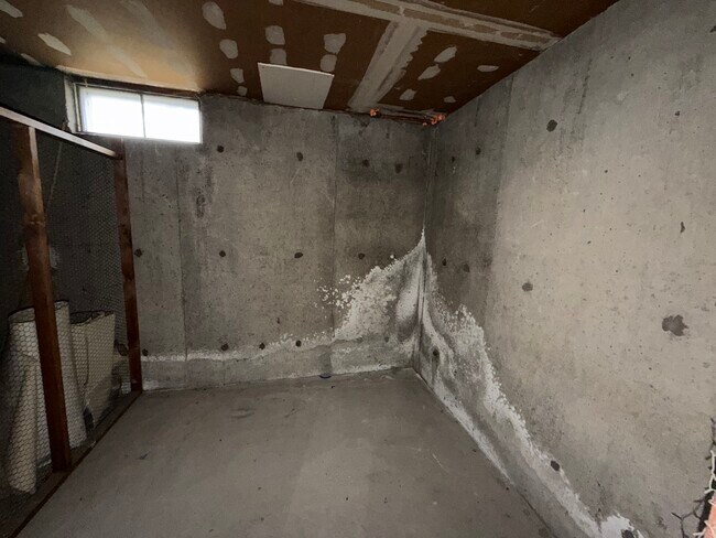 Building Photo - 27 Brewster Rd