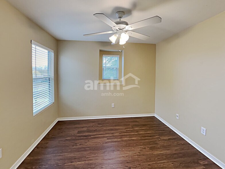 Building Photo - 245 W Paseo Celestial