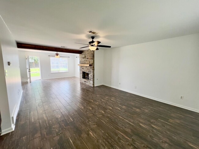 Building Photo - 251 Cross Point Cove