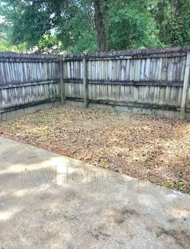 Building Photo - 10065 Hillview Dr