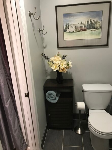 Master Bathroom - 902 Pritchard Pl