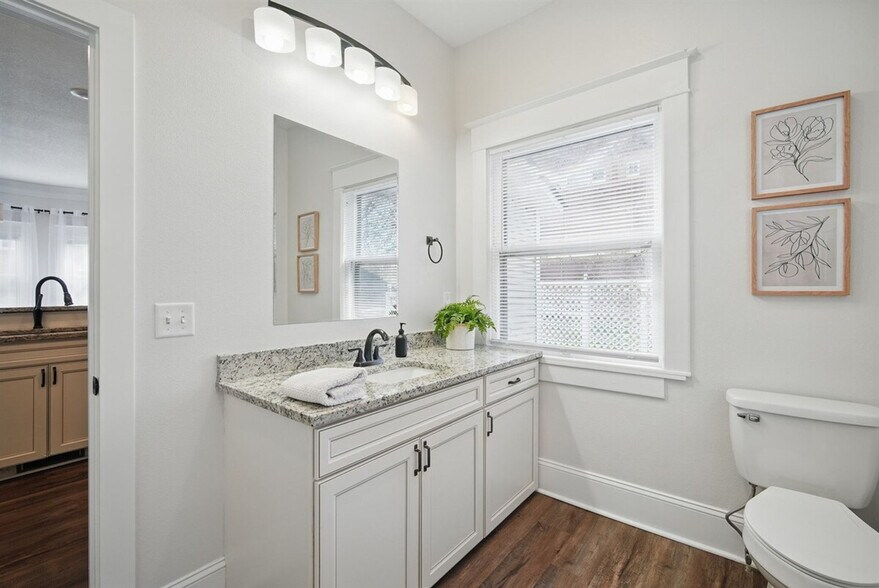 Building Photo - 544 36th St