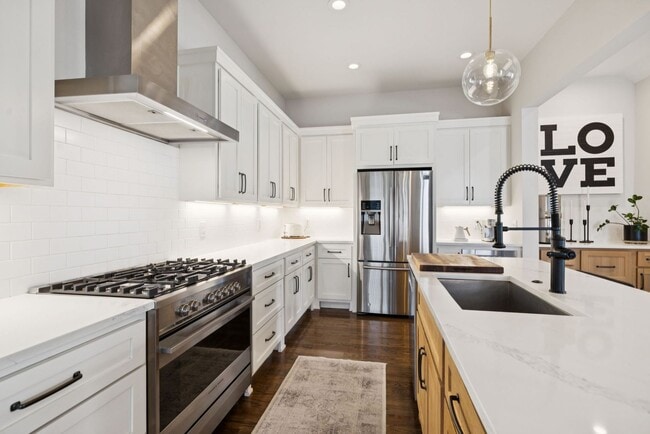 Building Photo - Experience elevated living in this beautifully crafted brick residence located in the heart of Ed...