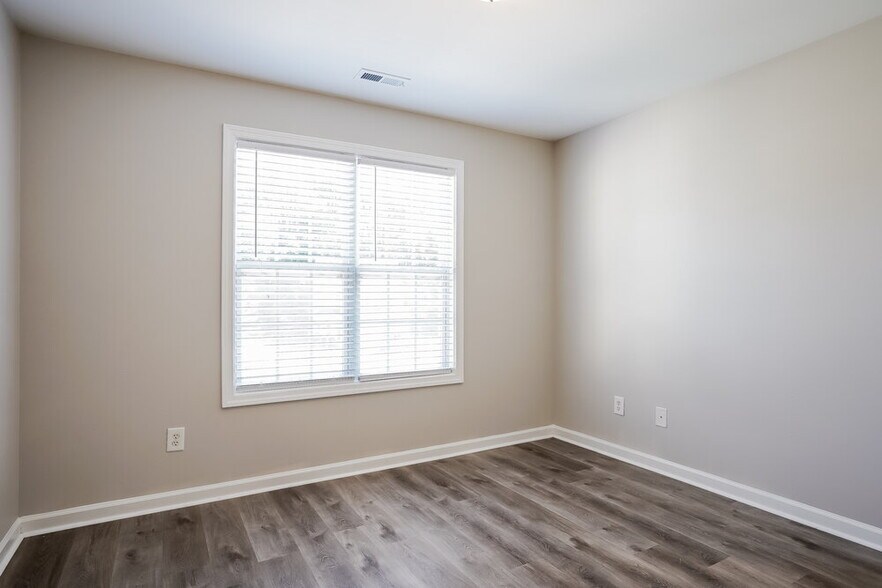 Building Photo - 3206 Hayling Dr