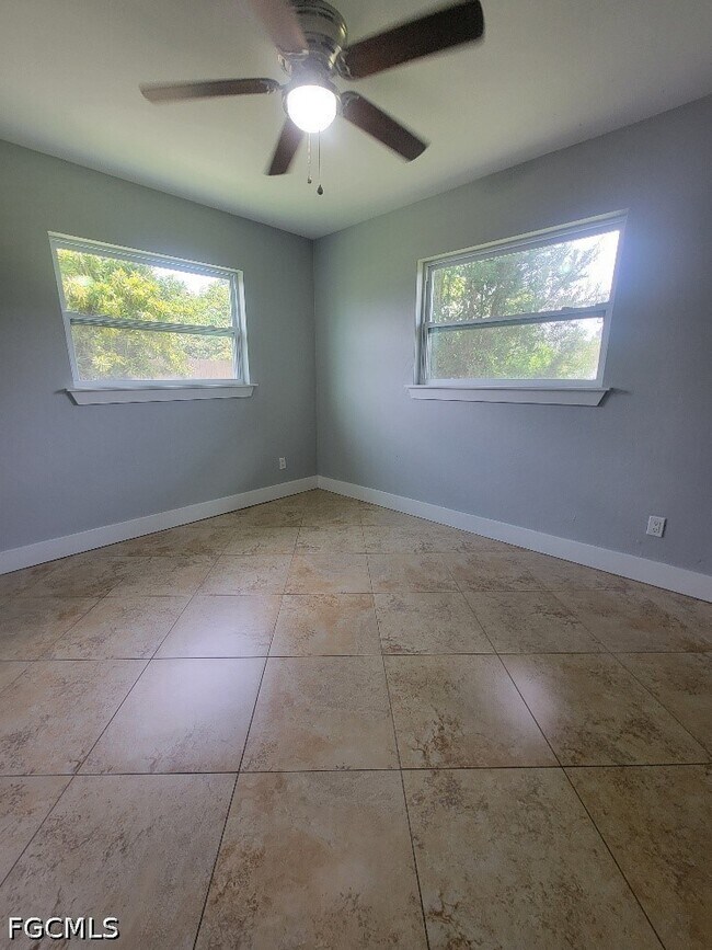 Building Photo - 203 Redcliff Ave