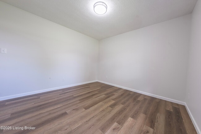 Building Photo - 309 E 6th St