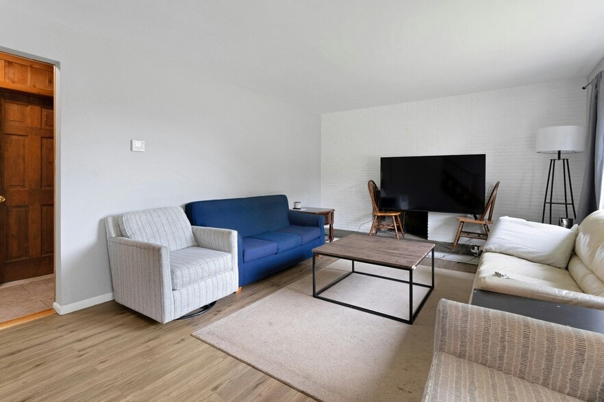 Building Photo - 115 Beauvue Ter