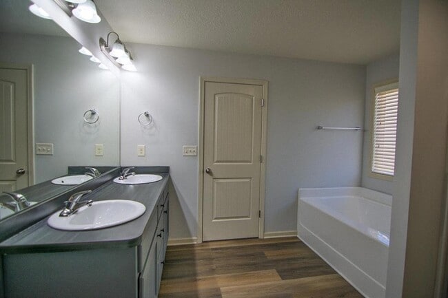 Building Photo - 1907 Westminster Dr