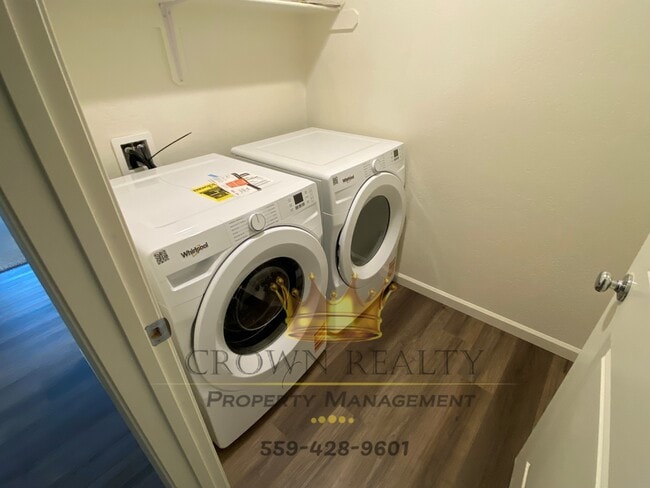 Building Photo - 2244 Samuel St