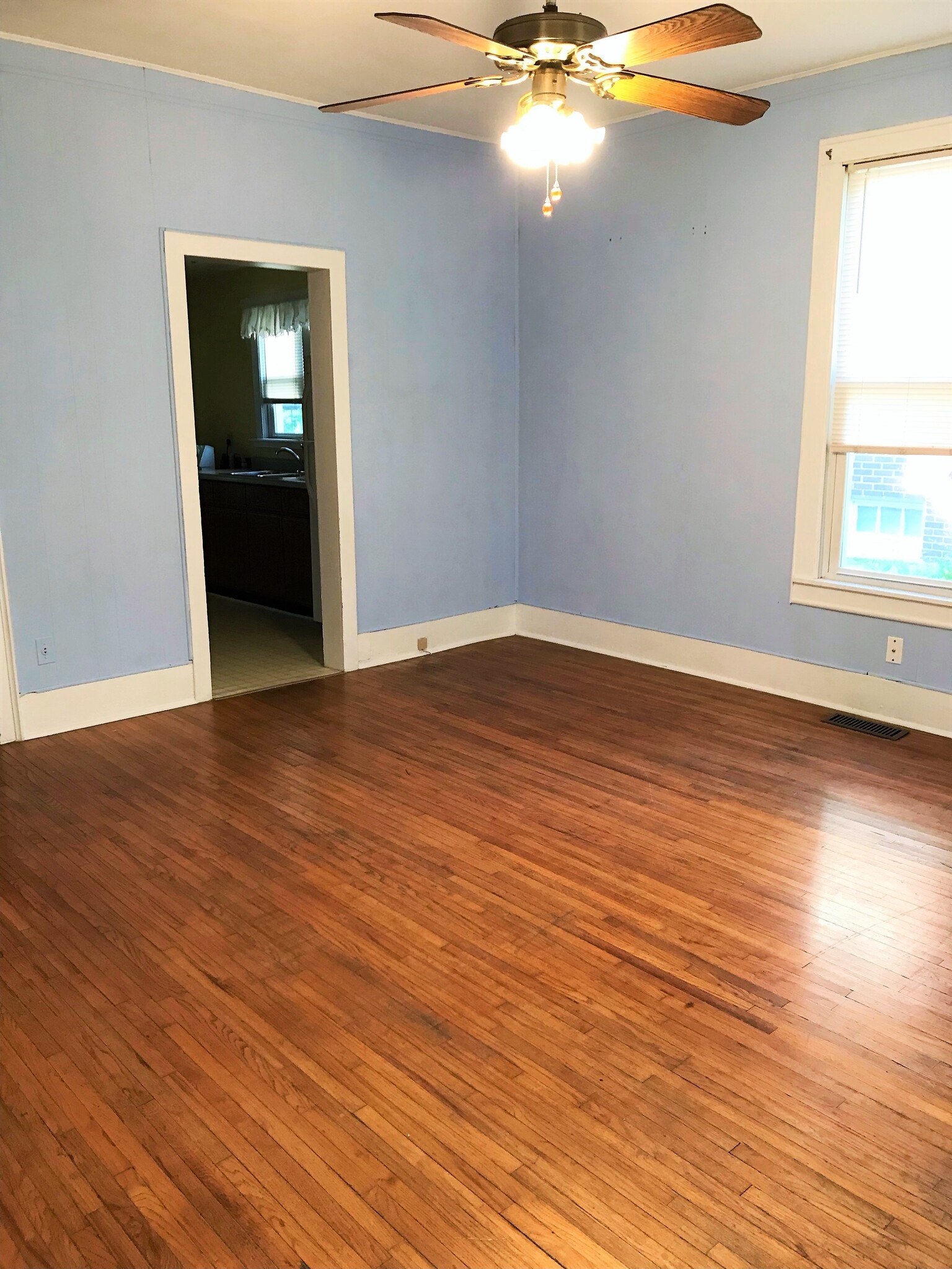living room - 714 W Carroll St