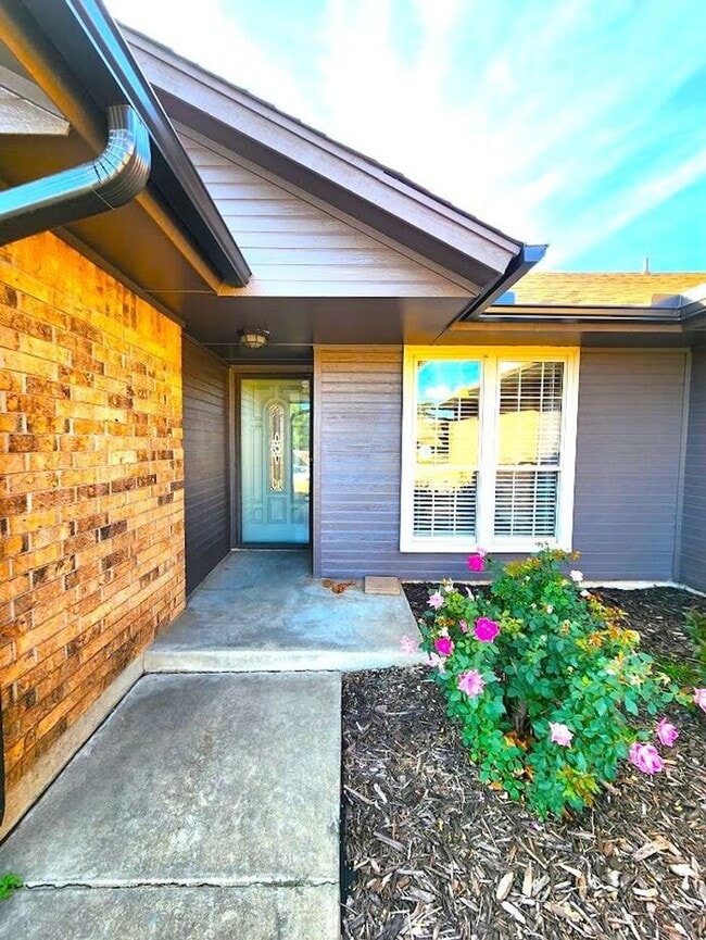 Building Photo - 3 Bed 2 Bath Home-Choctaw Trails Sec I Addition