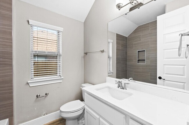 Building Photo - 9707 Highland Pointe Dr