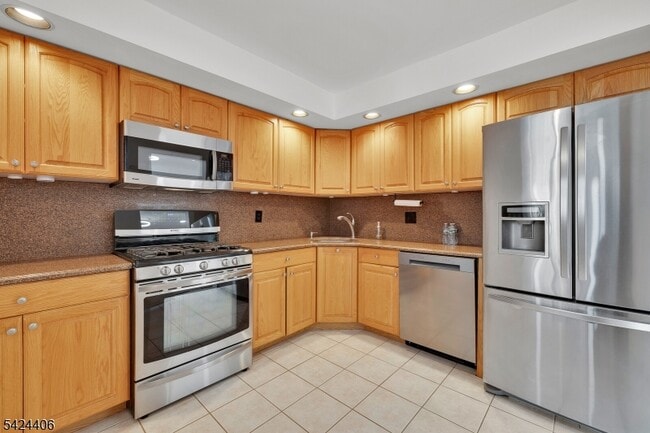 Building Photo - 48 Edgefield Dr