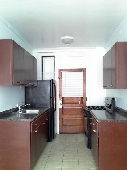 Building Photo - Astoria Properties