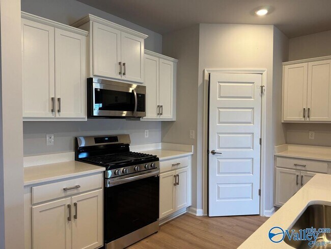 Building Photo - 12660 Whitcomb Cir