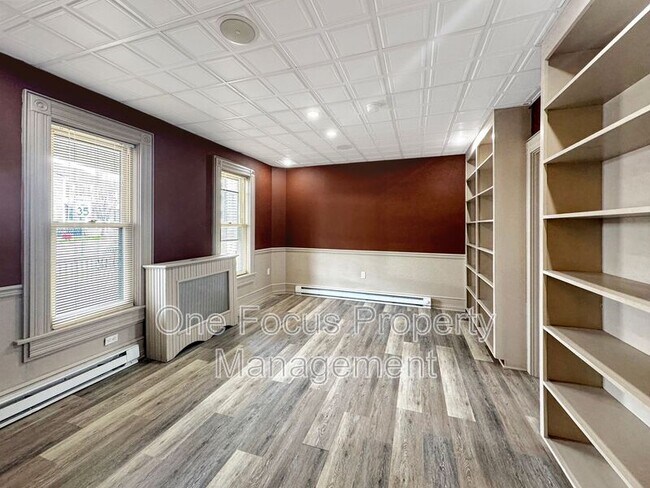 Building Photo - 144 Bloom St