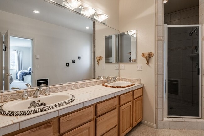 Building Photo - Mountain View Haven