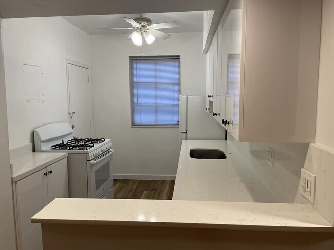 Building Photo - 736 Lenox Ave