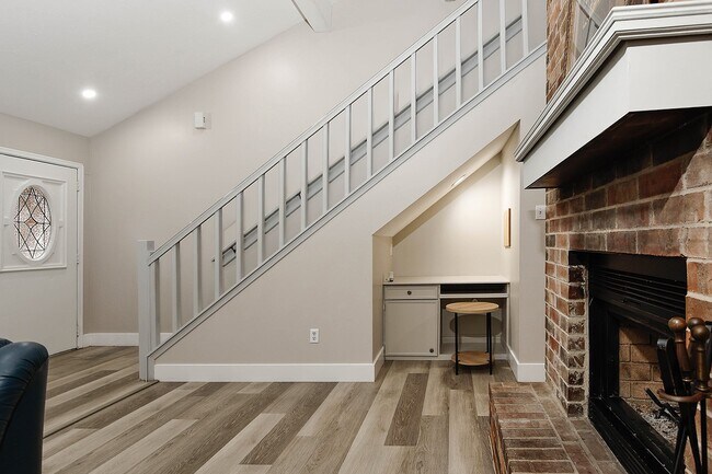 Building Photo - 103 N Deerfoot Cir