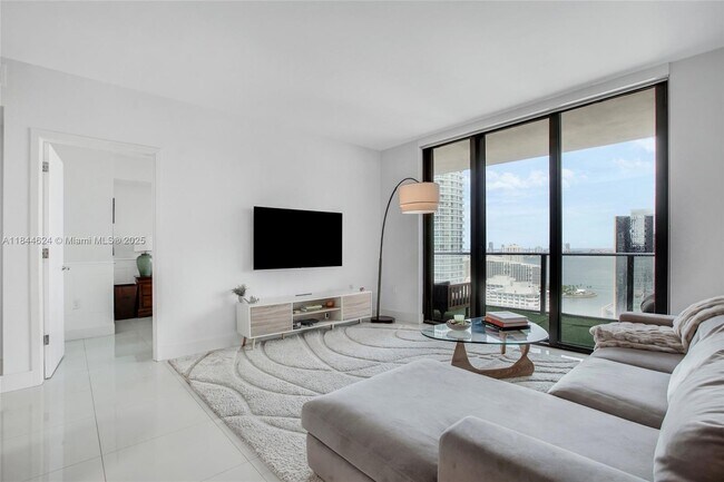Building Photo - 1010 Brickell Ave