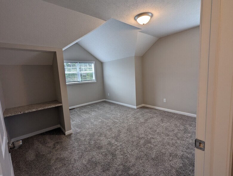 Building Photo - 4264 Stow Rd